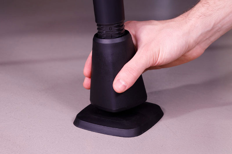 Adjustable feet of Cornilleau 400 Indoor table