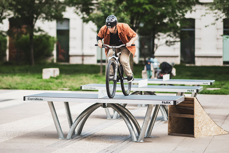 Table supporting 1600 kg load